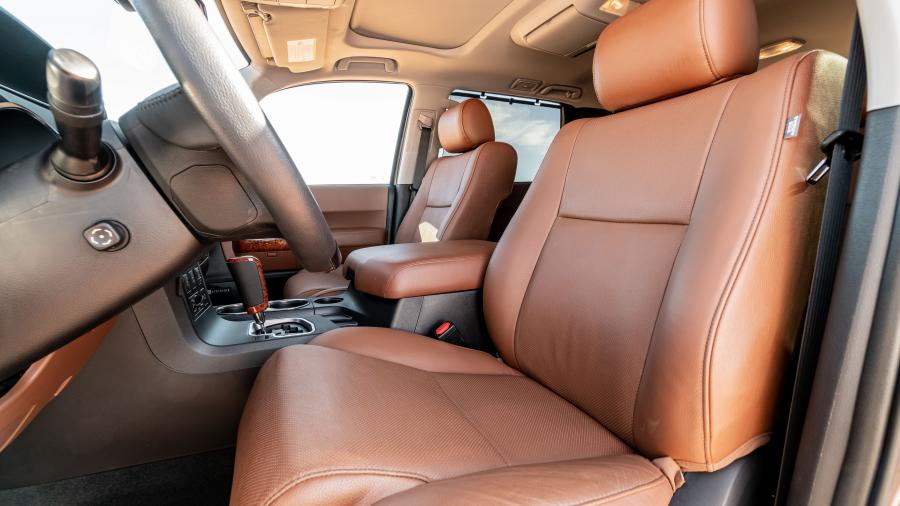 Интерьер Toyota Sequoia Platinum 2017 года  (фото 22 из 30)
